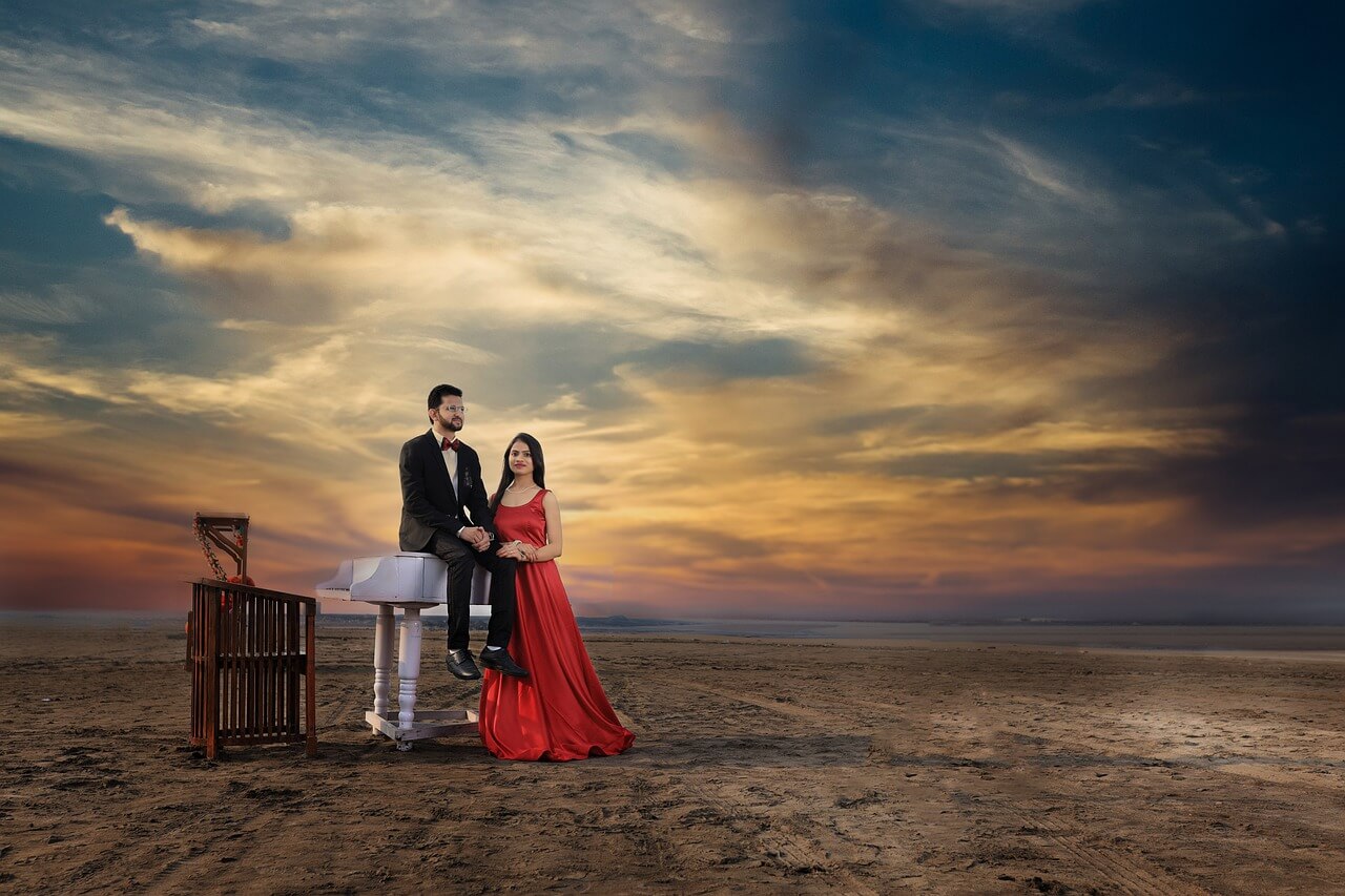 Couple Photoshoot Poses in Saree for Eternal Elegance